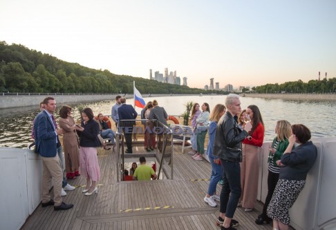 какие суда ходят по москве реке. Смотреть фото какие суда ходят по москве реке. Смотреть картинку какие суда ходят по москве реке. Картинка про какие суда ходят по москве реке. Фото какие суда ходят по москве реке